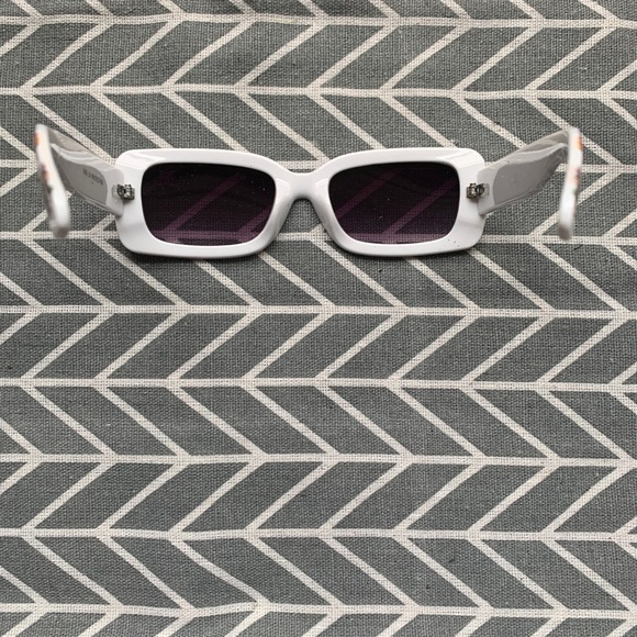 Ed Hardy White Sunglasses with Pink Lenses - Picture 4 of 5